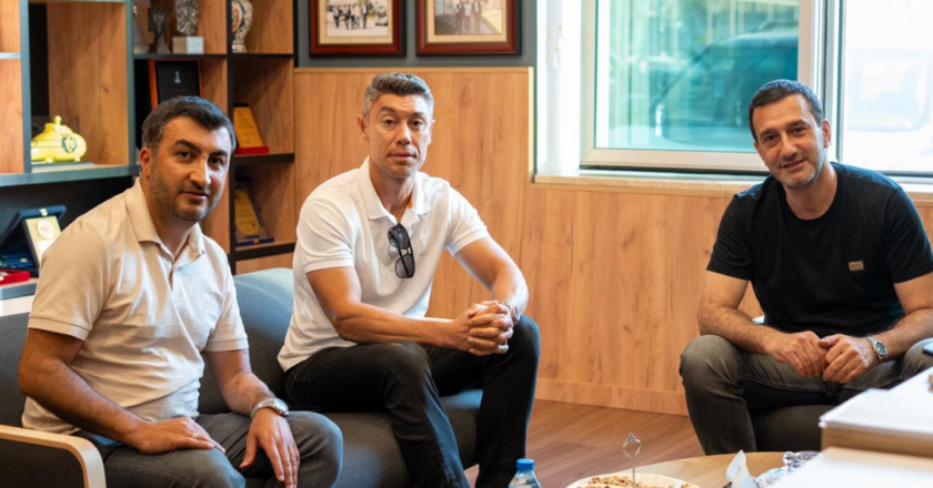 “Qarabağ” rəsmiləri Portuqaliya klubunun nümayəndəsi ilə görüşdü