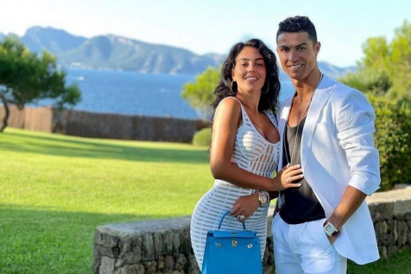 Ronaldo evlənir?