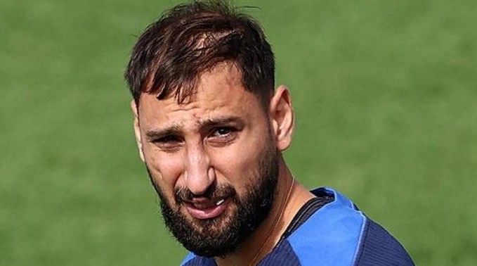 Sabiq futbolçu PSJ-nin Donnarummanı satmasını “axmaqlıq” adlandırdı