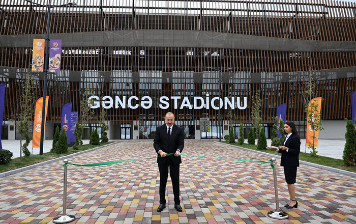 İlham Əliyev Gəncə şəhər stadionunun açılışında iştirak edib