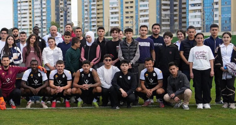 “Neftçi”nin futbolçuları şəhid və qazi övladları ilə görüşdü