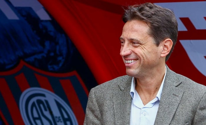 Azarkeşlər rüşvət alan klub prezidentinin ofisinə hücum etdi