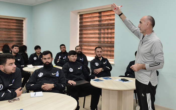 AFFA-nın təşkilatçılığı ilə məşqçi kursu keçirilir